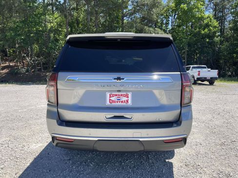Used 2023 Chevrolet Suburban LT RWD image 21