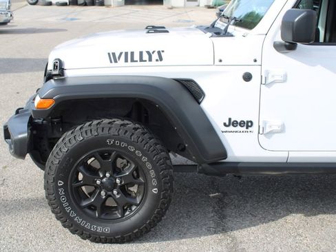 Used 2023 Jeep Wrangler Willys image 7