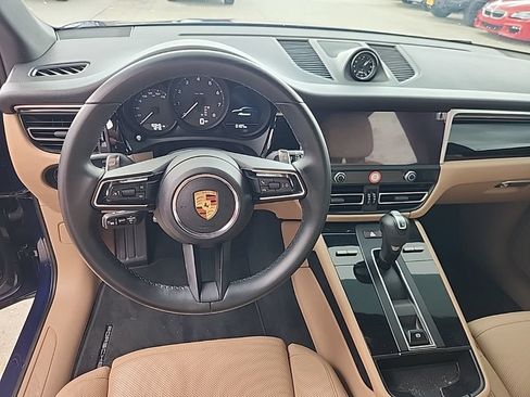 Used 2024 Porsche Macan AWD/4WD image 4