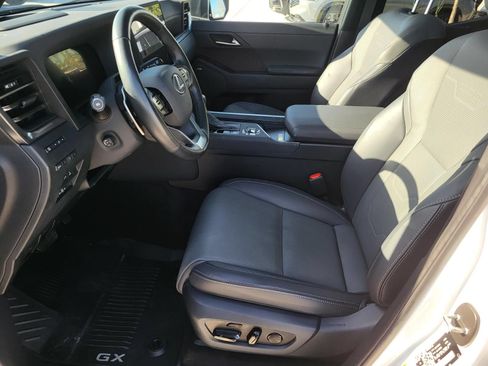 Used 2025 Lexus GX 550 w/ Accessory Package (2T) AWD/4WD image 17