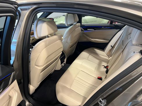 Used 2019 BMW 530e xDrive w/ Premium Package image 31