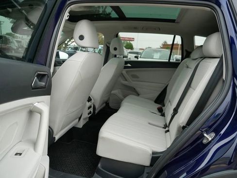 Certified 2023 Volkswagen Tiguan SE w/ Panoramic Sunroof Package AWD/4WD image 17