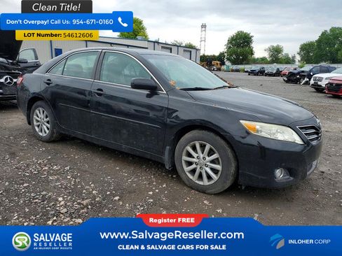 Used 2011 Toyota Camry XLE FWD image 5