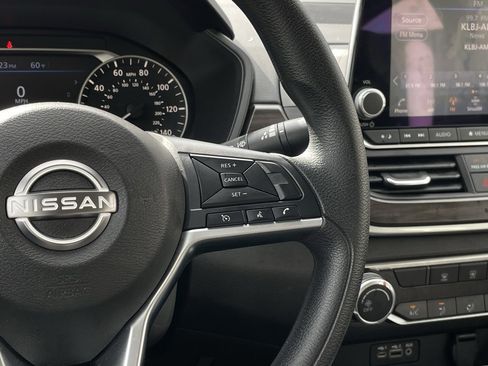 Used 2024 Nissan Altima 2.5 SV image 14