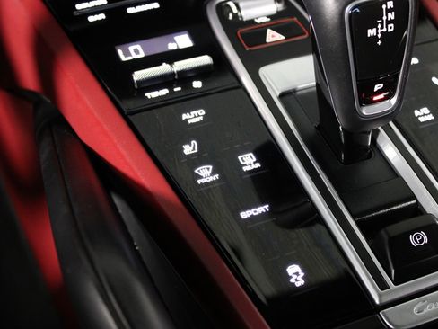 Used 2022 Porsche Cayenne Premium Pkg image 23