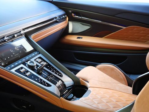 Used 2024 Aston Martin DB12 Coupe RWD image 11