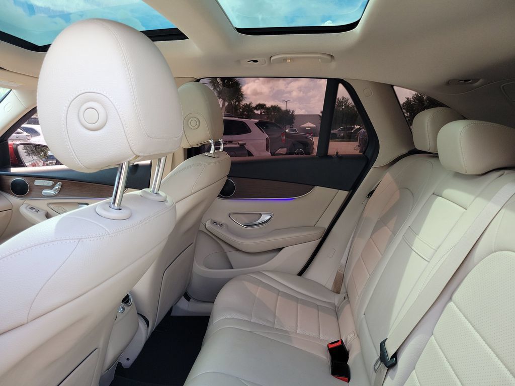 Used 2021 Mercedes-Benz GLC 300 w/ Premium Package image 23