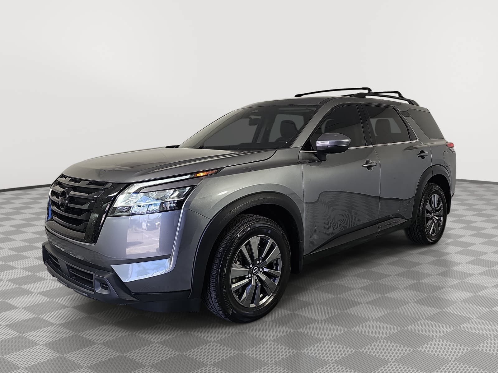 Used 2022 Nissan Pathfinder SV w/ SV Black Package AWD/4WD image 4
