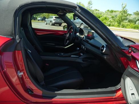 Used 2023 MAZDA MX-5 Miata Grand Touring RWD image 17