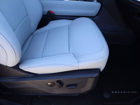 New 2026 Ford Expedition Platinum w/ Driver's Package image 17