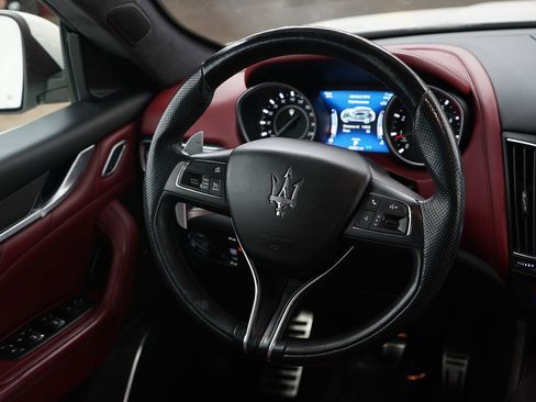 Used 2019 Maserati Levante GTS AWD/4WD image 11