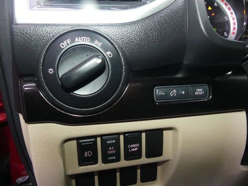 Used 2016 Nissan Titan SV AWD/4WD image 27