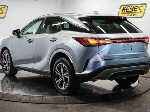 Used 2024 Lexus RX 350 FWD w/ Technology Package image 2