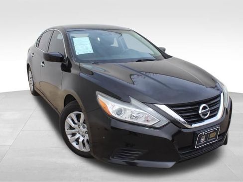Used 2017 Nissan Altima 2.5 S w/ Power Driver Seat Package image 2
