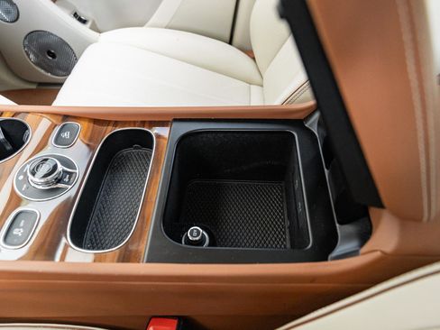 Used 2023 Bentley Bentayga Extended Wheelbase image 46