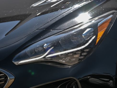 Used 2020 Kia Stinger GT1 AWD/4WD image 6