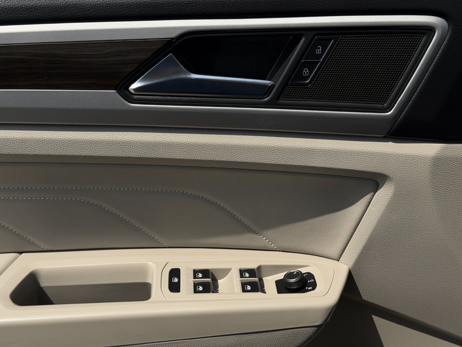 Used 2023 Volkswagen Atlas SE w/ Panoramic Sunroof Package FWD image 23