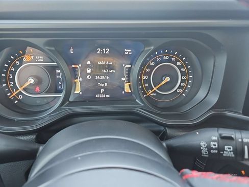 Used 2024 Jeep Wrangler Unlimited Rubicon AWD/4WD image 18