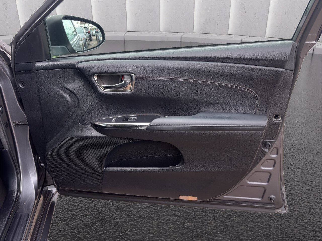 Used 2013 Toyota Avalon XLE Touring FWD image 16
