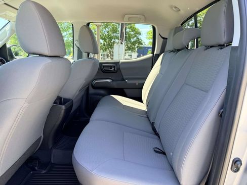Certified 2019 Toyota Tacoma SR5 AWD/4WD image 16