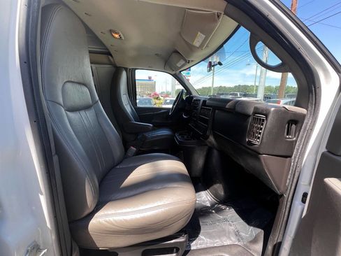 Used 2014 Chevrolet Express 2500 RWD image 13