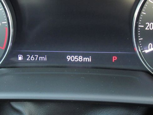 Used 2023 Buick Envision Avenir image 35