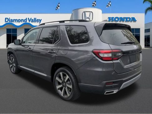 New 2025 Honda Pilot Touring image 5
