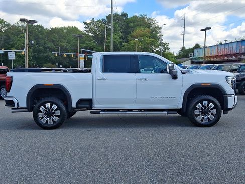 Used 2025 GMC Sierra 3500 Denali image 7