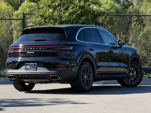 Certified 2024 Porsche Cayenne AWD/4WD image 7