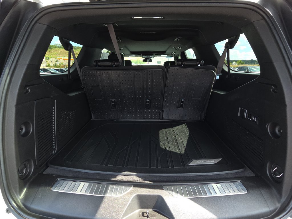 Certified 2024 Chevrolet Suburban Z71 w/ Luxury Package AWD/4WD image 34