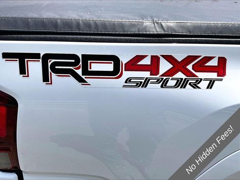 Used 2018 Toyota Tacoma TRD Sport AWD/4WD image 7