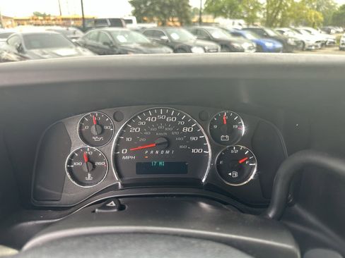 Used 2015 Chevrolet Express 2500 image 17