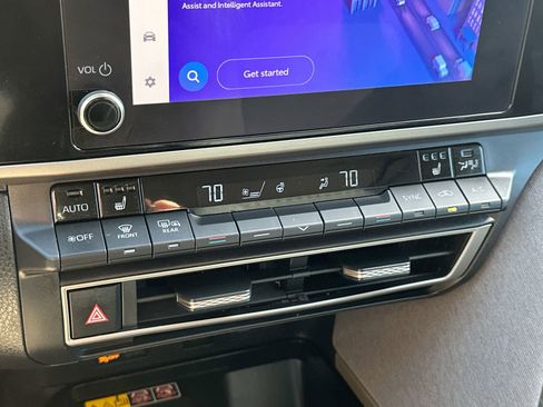 Used 2025 Toyota Camry LE w/ Convenience Package image 18