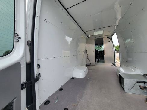 Used 2017 Freightliner Sprinter 3500 RWD image 33