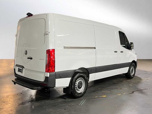 Used 2025 Mercedes-Benz Sprinter 2500 image 3