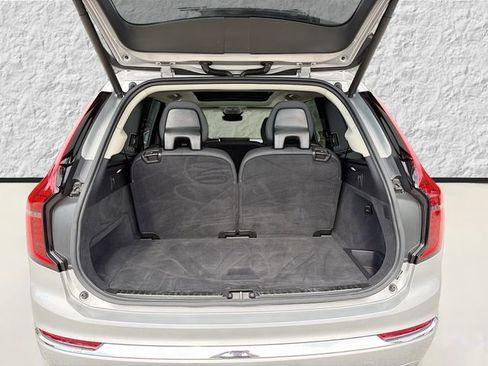 Used 2025 Volvo XC90 B5 Plus image 12