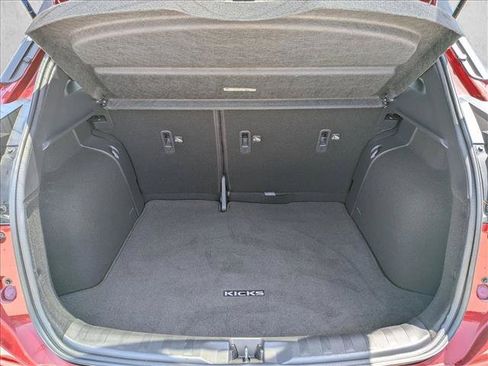 Used 2023 Nissan Kicks SR w/ SR Premium Package FWD image 6