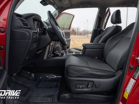 Used 2022 Toyota 4Runner SR5 Premium image 30