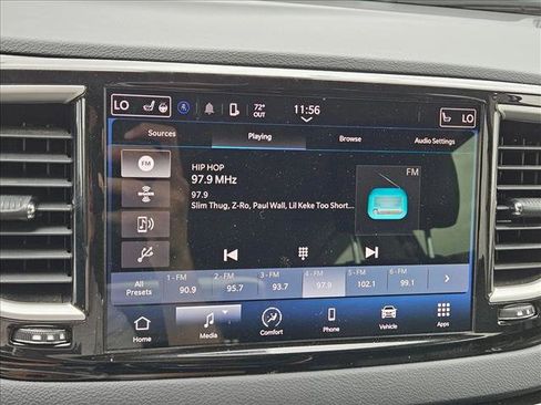 Used 2023 Chrysler Pacifica Touring-L image 10