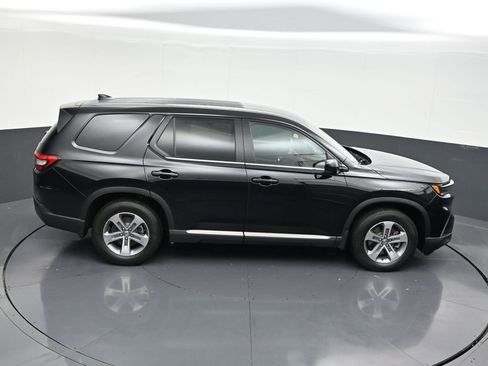 Used 2025 Honda Pilot EX-L image 16