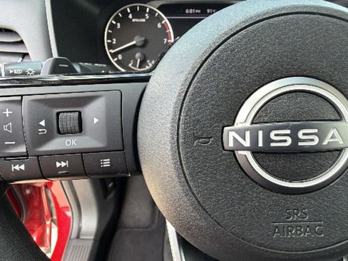Used 2023 Nissan Rogue SV AWD/4WD image 19