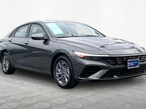 Certified 2025 Hyundai Elantra Blue image 5