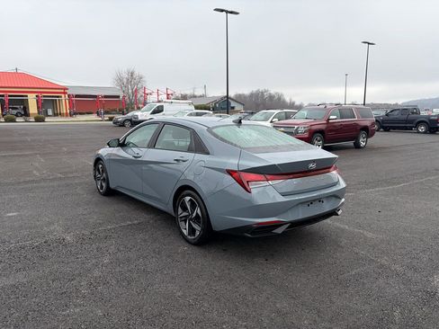 Used 2023 Hyundai Elantra SEL w/ Convenience Package image 5