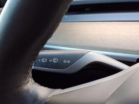 Used 2023 Tesla Model Y Long Range AWD/4WD image 12