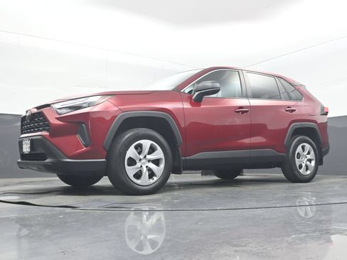 Used 2023 Toyota RAV4 LE FWD image 28
