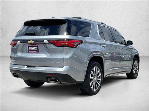 Used 2023 Chevrolet Traverse Premier FWD image 2