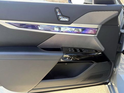 Used 2024 BMW 740i xDrive image 12