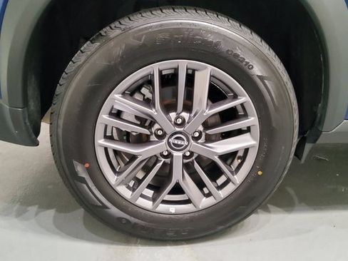 Used 2023 Nissan Rogue S image 41