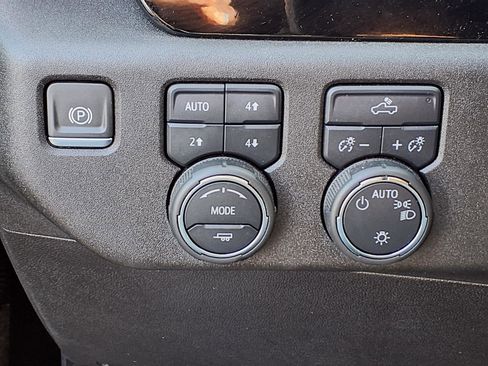 Used 2024 Chevrolet Silverado 1500 LT image 24