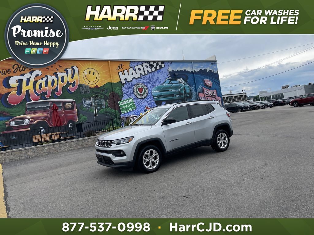 Used 2024 Jeep Compass Latitude AWD/4WD image 1